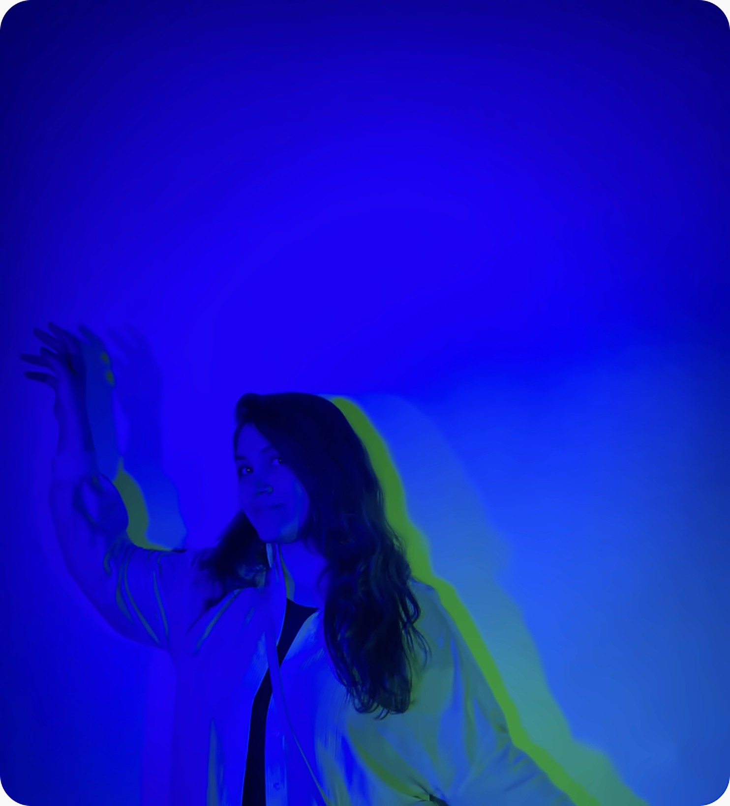 Parvana Isgandarova in blue and green light